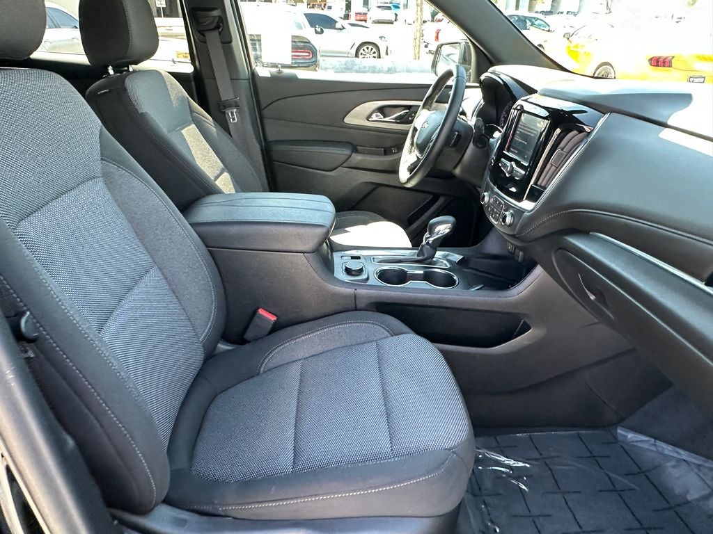 2023 Chevrolet Traverse LT Cloth w/2FL