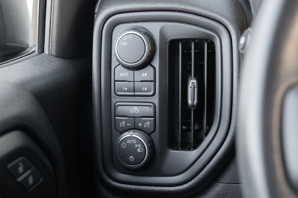 2023 Chevrolet Silverado 1500 Custom Trail Boss